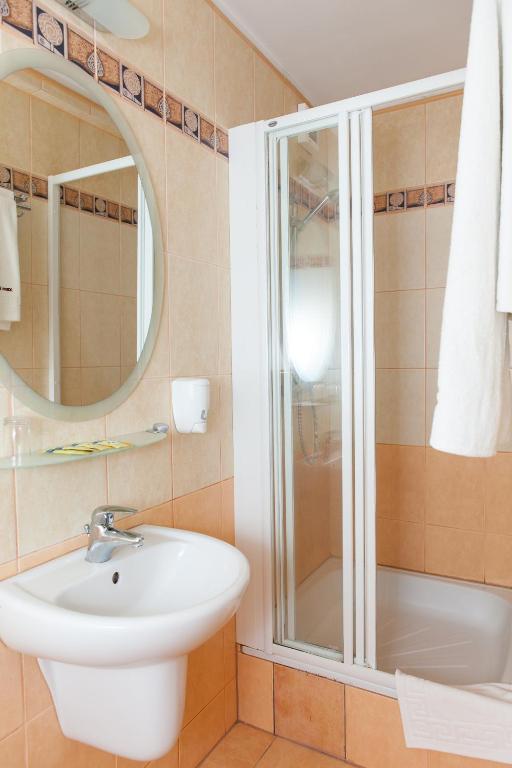 Hotel Rebajlo Piła Kültér fotó